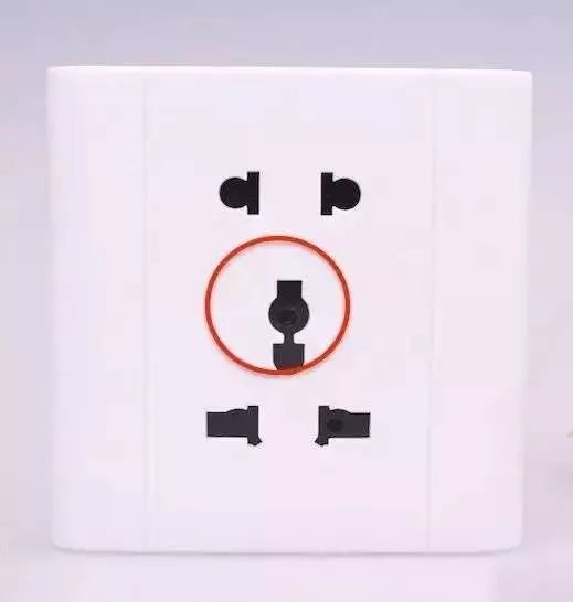 “别脱衣，床边有个摄像头！”｜*拍偷**产业链下，14亿中国人再无隐私