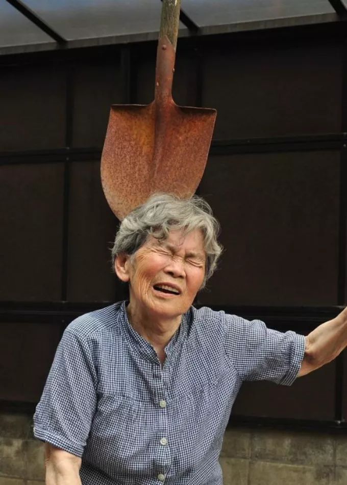 日本老奶奶搞笑摄影,九十多岁的日本奶奶摄影