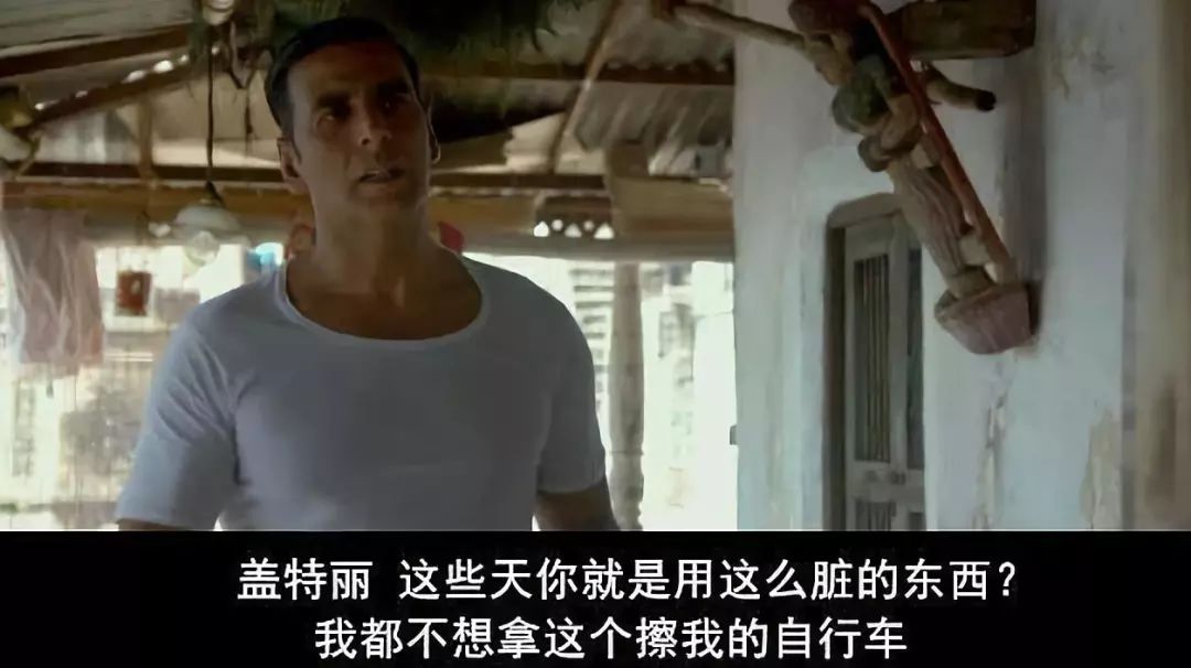 41岁“变态男”穿卫生巾上街，全村*攻围**，最终却让5亿女人为他欢呼？