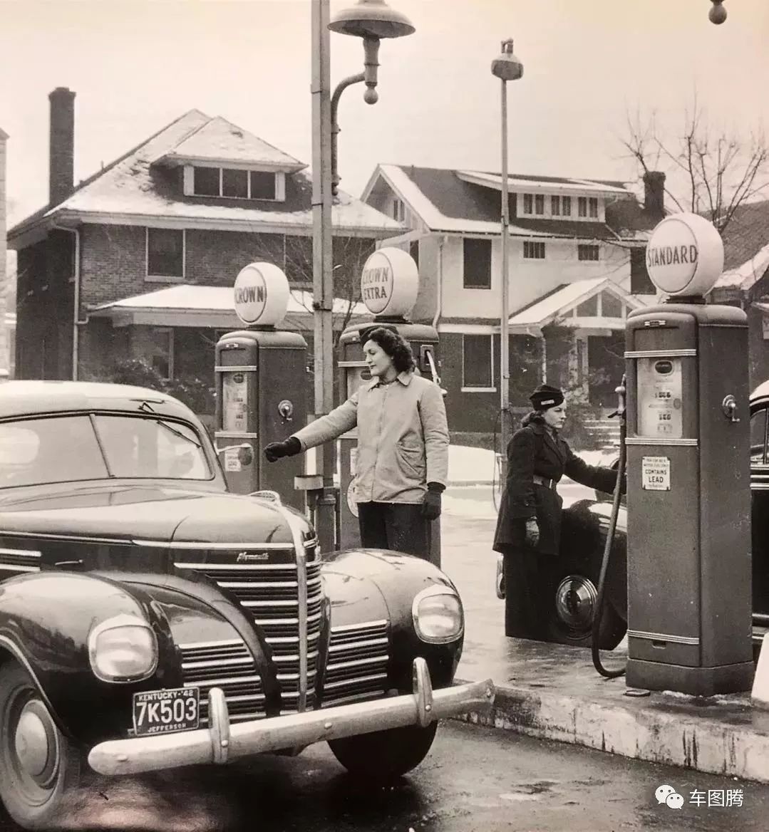 加油站百年演变史：从拖油瓶到女招待，为吸引顾客真是拼了
