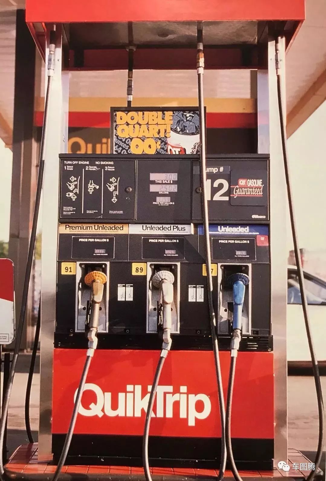 加油站百年演变史：从拖油瓶到女招待，为吸引顾客真是拼了