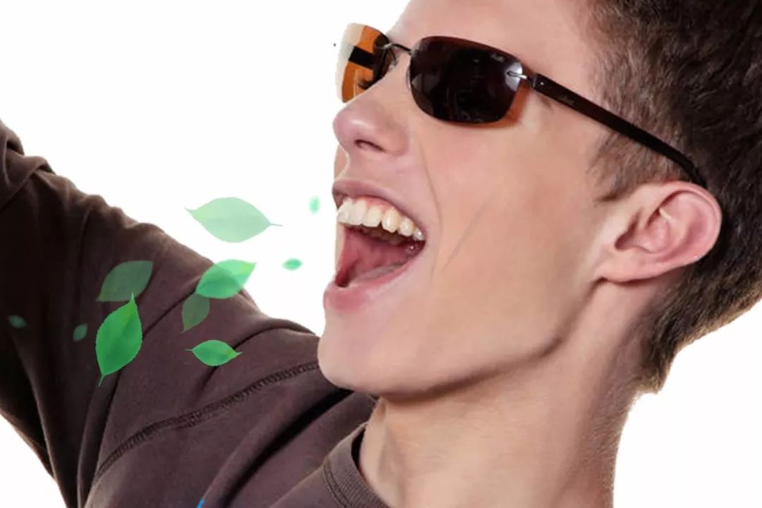 20年烟民咽喉发黑，瑞士专业医师推荐！一喷杀菌99.9%，止咳清痰排烟毒