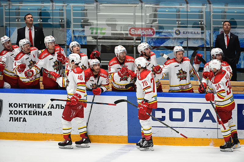 KHL—伦德破门叶劲光梅开二度万科龙队史客场首胜阿斯塔纳雪豹