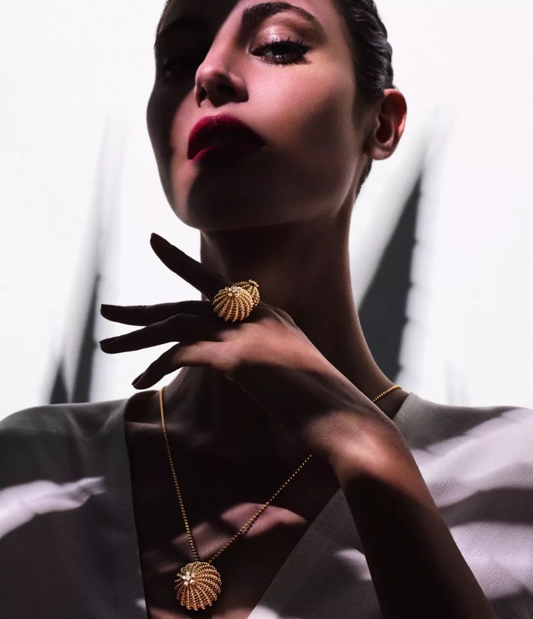 最好看的年会小黑裙,不管有没有年会都可穿的小黑裙