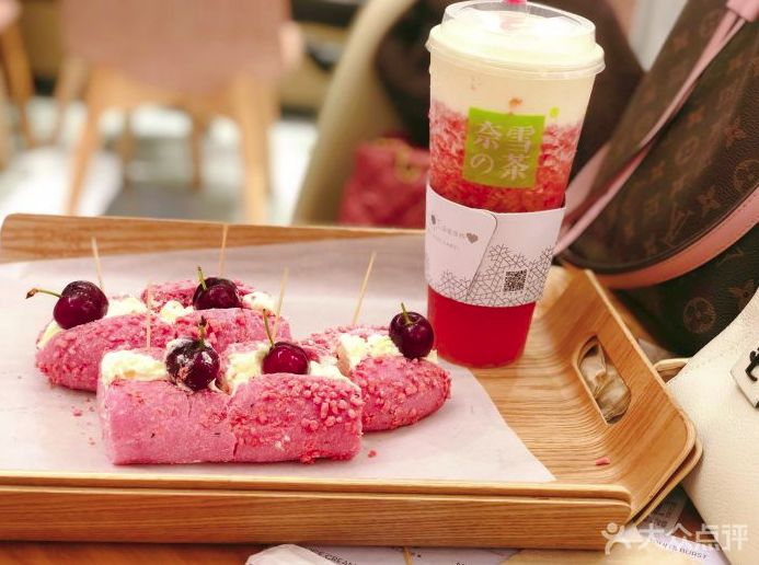 冷得不敢喝坝坝茶，只想捧一杯热奶茶在手心里！