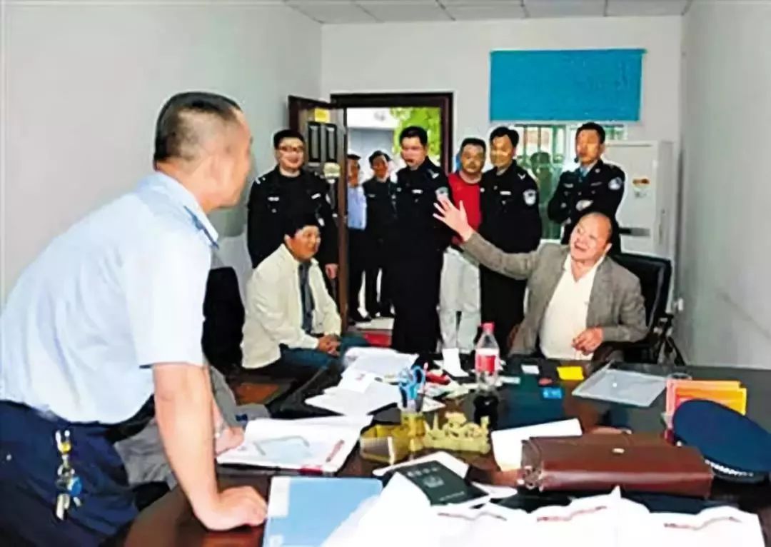 被这个翻译气笑了！但更扯的是它背后的策划……