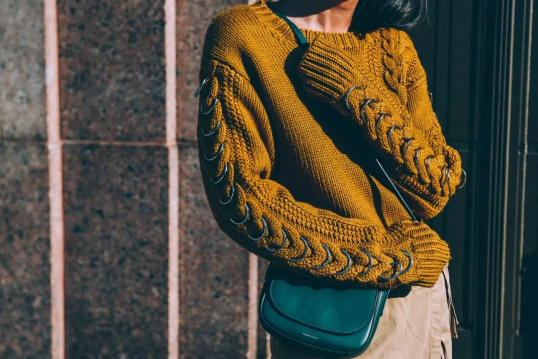 毛衣衬衫最爆表穿搭方法,男生圆领毛衣穿搭衬衫