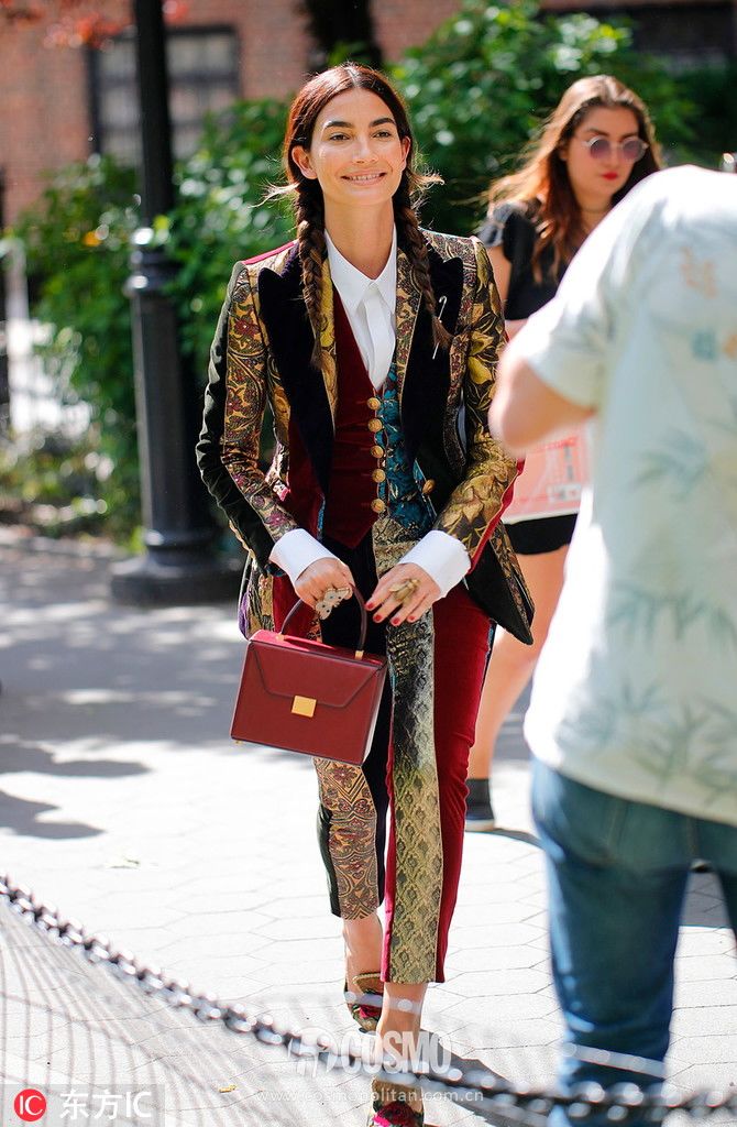 时髦办｜红色单品快入手，防水逆的功力可是一流！