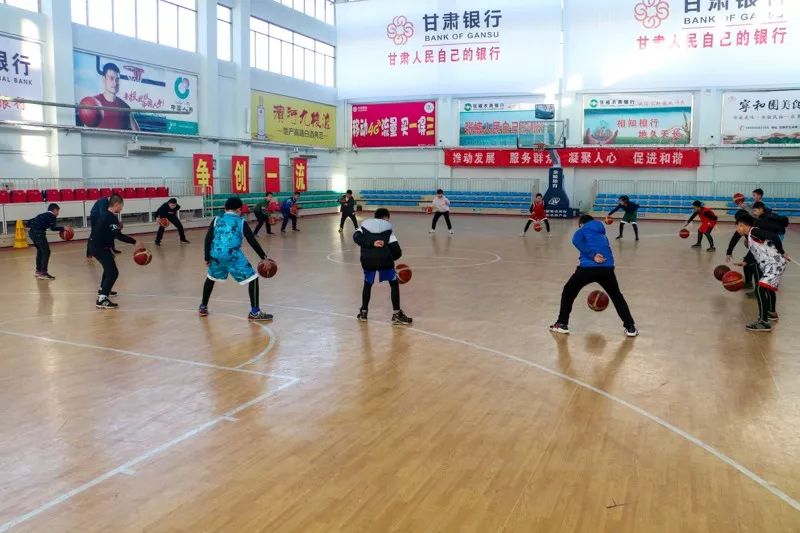 张掖市全民健身中心2019年青少年寒假培训开班授课