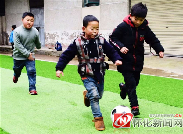 新晃：浙江宁波诺丁汉大学千里进山建足球场