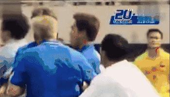 「视频」他乡再遇彼德洛维奇，关注申花20年听他再忆“追打裁判”往事