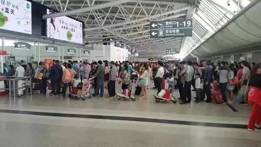 三亚机场迎来首个春运货运高峰,春运期间开通三亚航线