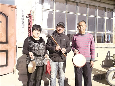 什八台村歌舞队收到新装备