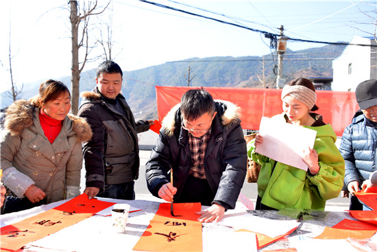 迎春接福送春联红红火火过大年,写春联送春联红红火火迎新年