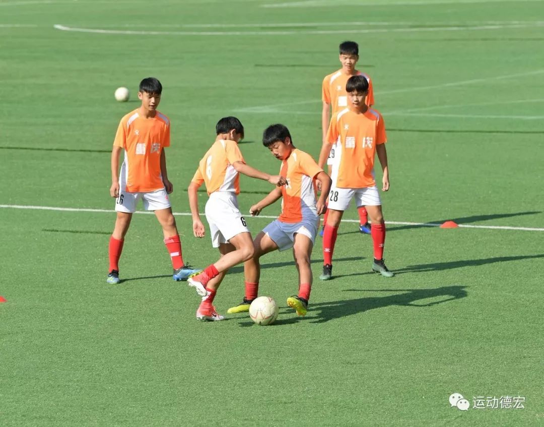 足球赛进入半决赛给孩子们加油,足球比赛开赛前给孩子们加油打气