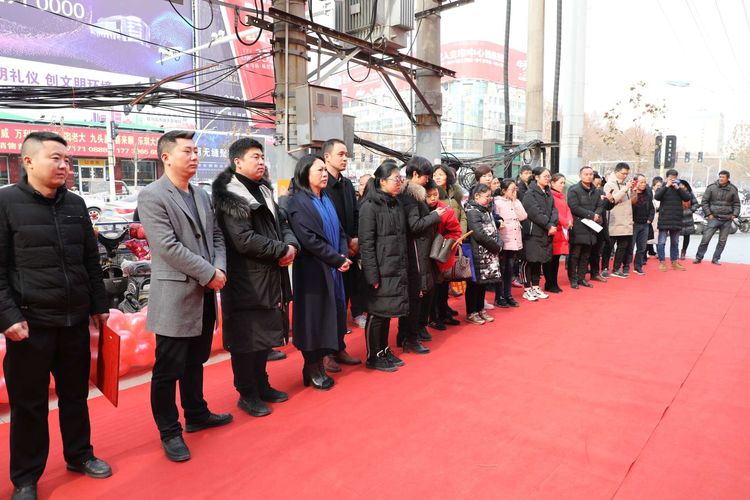 盛鑫祥眼镜驻马店乐山店开业庆典暨免费为十名特困家庭学子配镜启动仪式启动