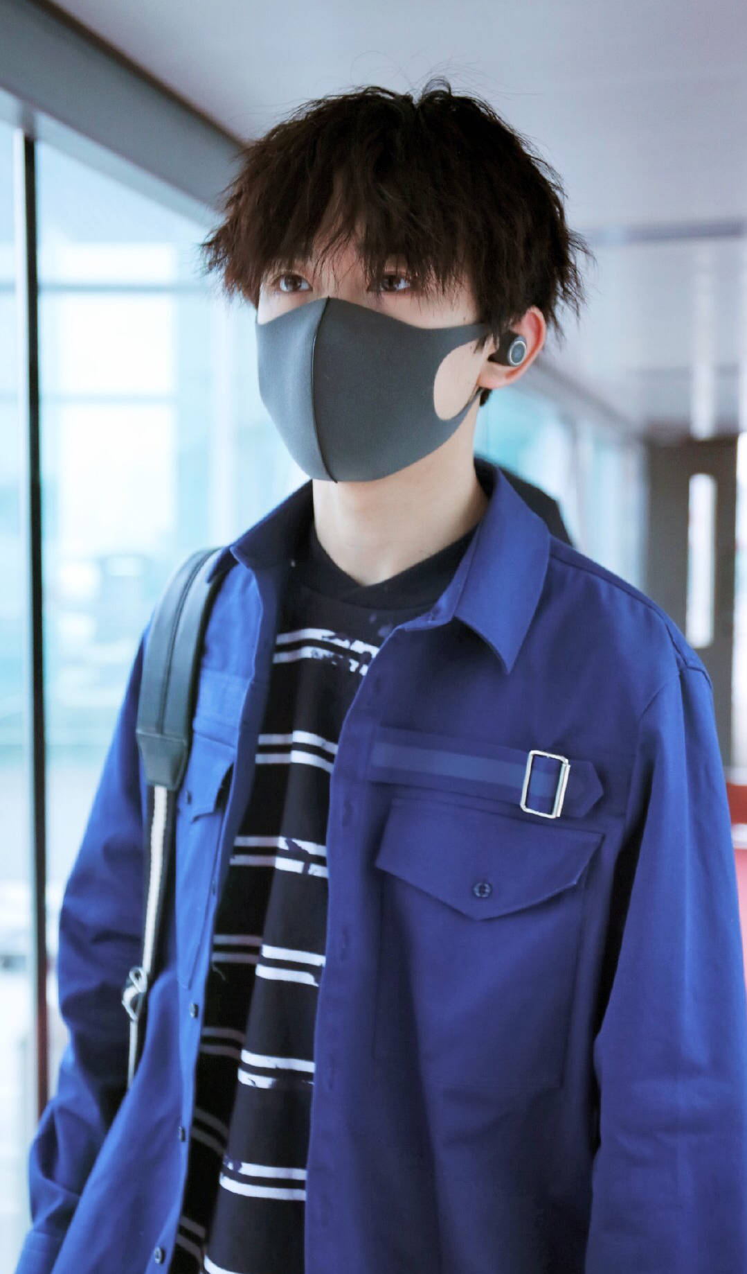 易烊千玺的锡纸烫卫衣带子,易烊千玺羊毛卷和锡纸烫