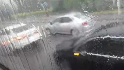 租豪车去同学会赔200万 (女子花300元租奔驰参加同学集会)