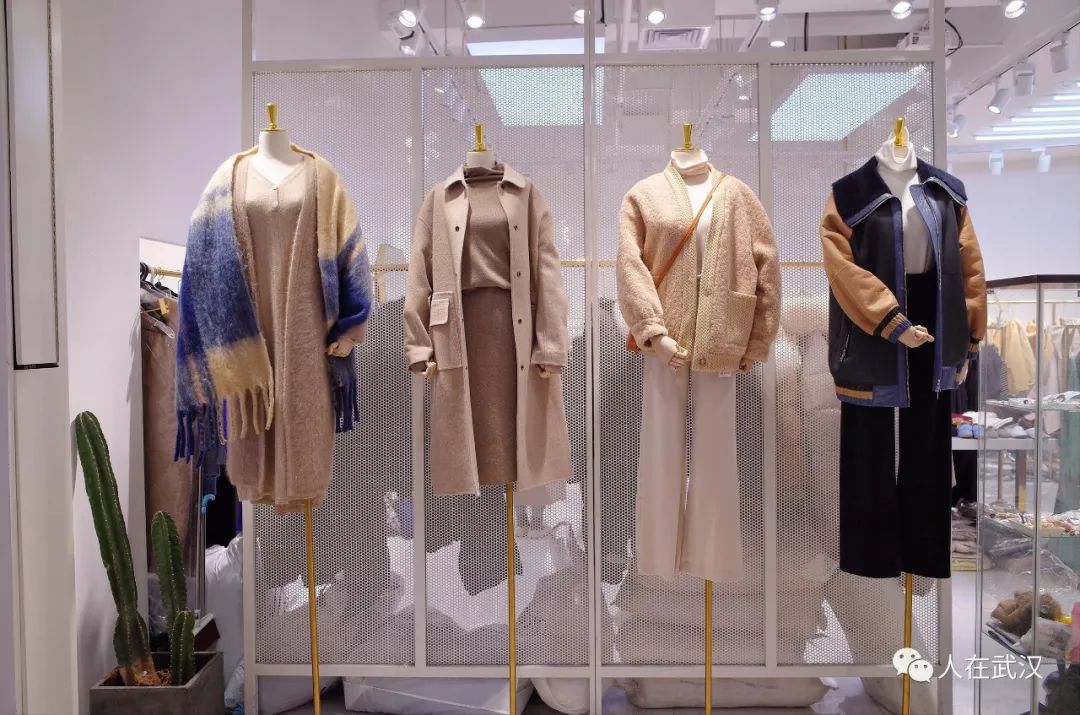 汉正街品牌服饰清仓休闲套装,武汉汉正街鞋子批发市场清仓处理