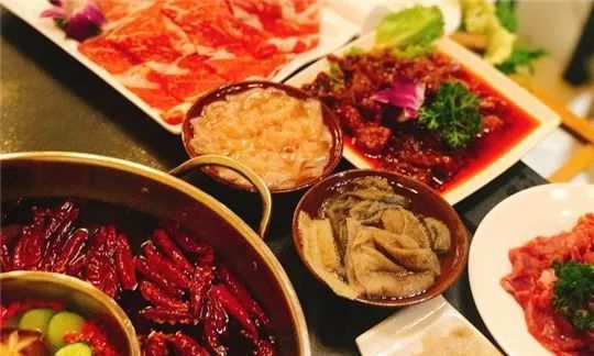 吃遍大连丨春节临近，满大街都是欢乐的红色~看看麻辣火锅，谁最“红”！