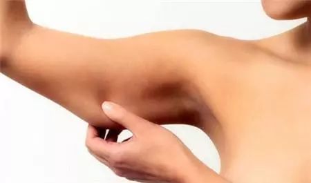 教科书级瘦身法！刷完一身爽的沐浴经络刷，通经络、减脂肪、去角质，让你边洗澡边瘦！