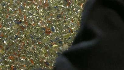 玻璃球里面的花纹是怎么回事,玻璃球中的花纹是如何印在里面的