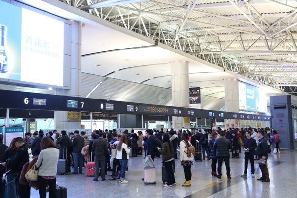 白云机场发布假期乘机交通指引,白云机场限当天乘机旅客进航站楼