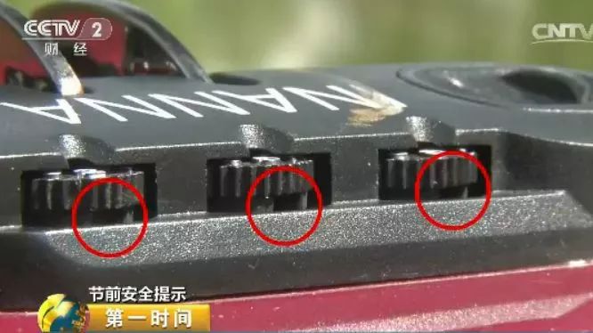 行李箱密码锁坏了怎么强制打开,怎么打开行李箱的密码锁