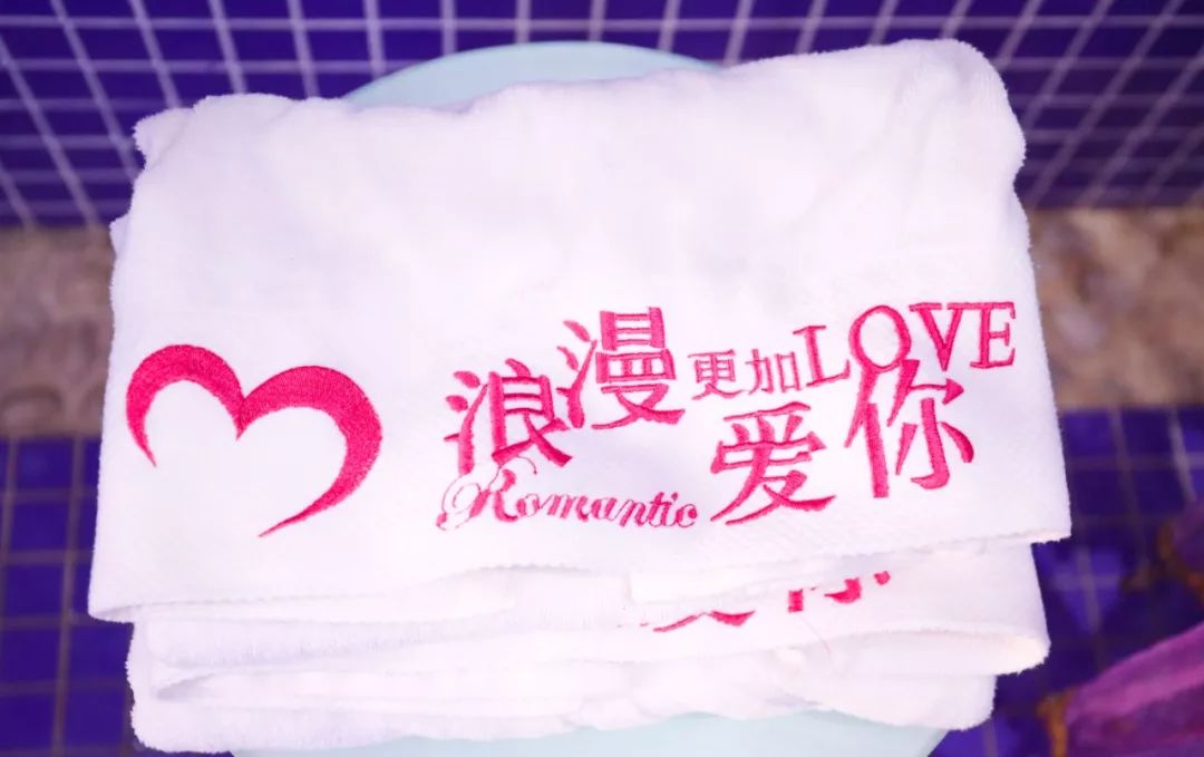 我们花了129元，住了一次情趣酒店···