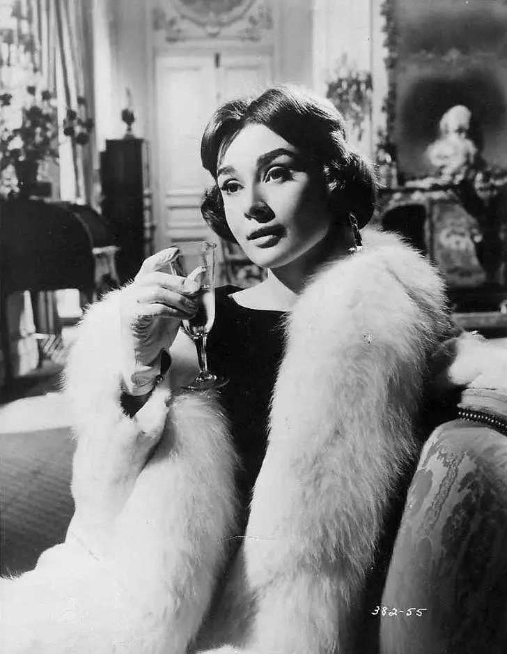 情人夜，我们观观影、谈谈情、喝喝酒