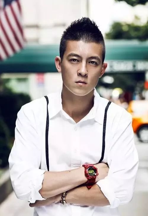 今年为什么特别流行这款表,为啥好几万的表网上卖几百块