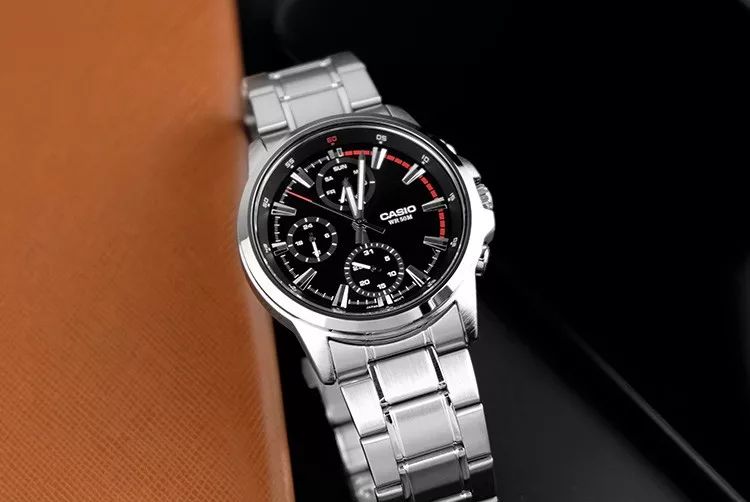 今年为什么特别流行这款表,为啥好几万的表网上卖几百块