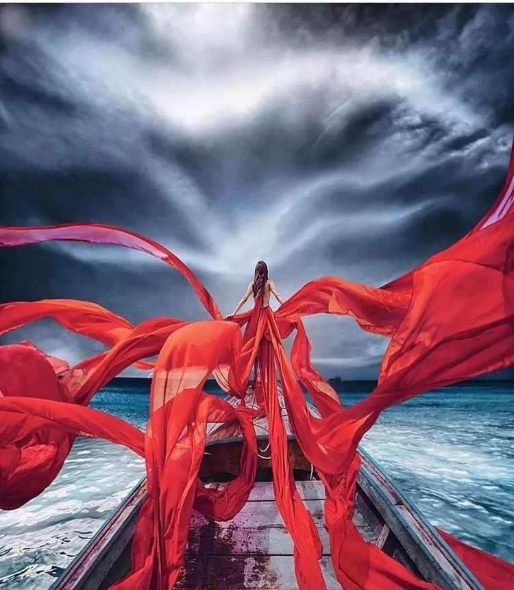 一个丑女穿上裙子惊艳所有人,女兵穿上裙子惊艳全场