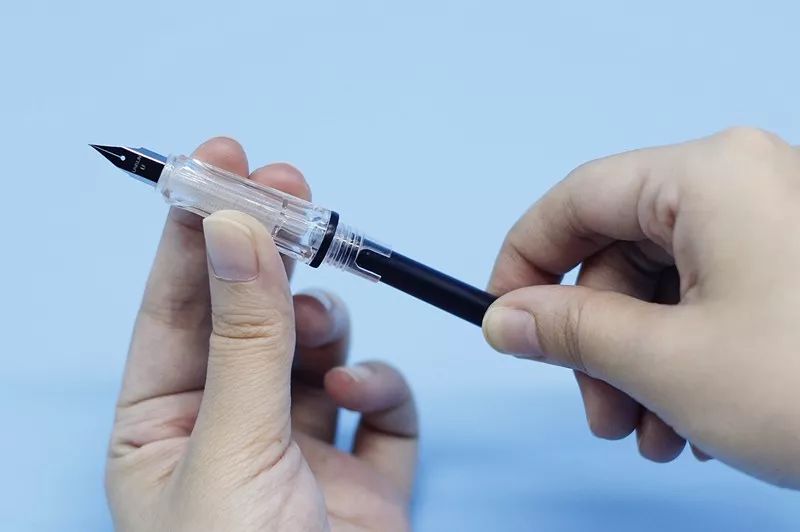 3支钢笔仅69元！顺滑笔尖、三角立体笔握，会上瘾的书写体验！一次性换墨，简单不脏手！还送36支墨囊！