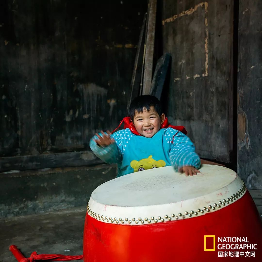 这盏燃了200年的徽州鱼灯，带你游回小时候