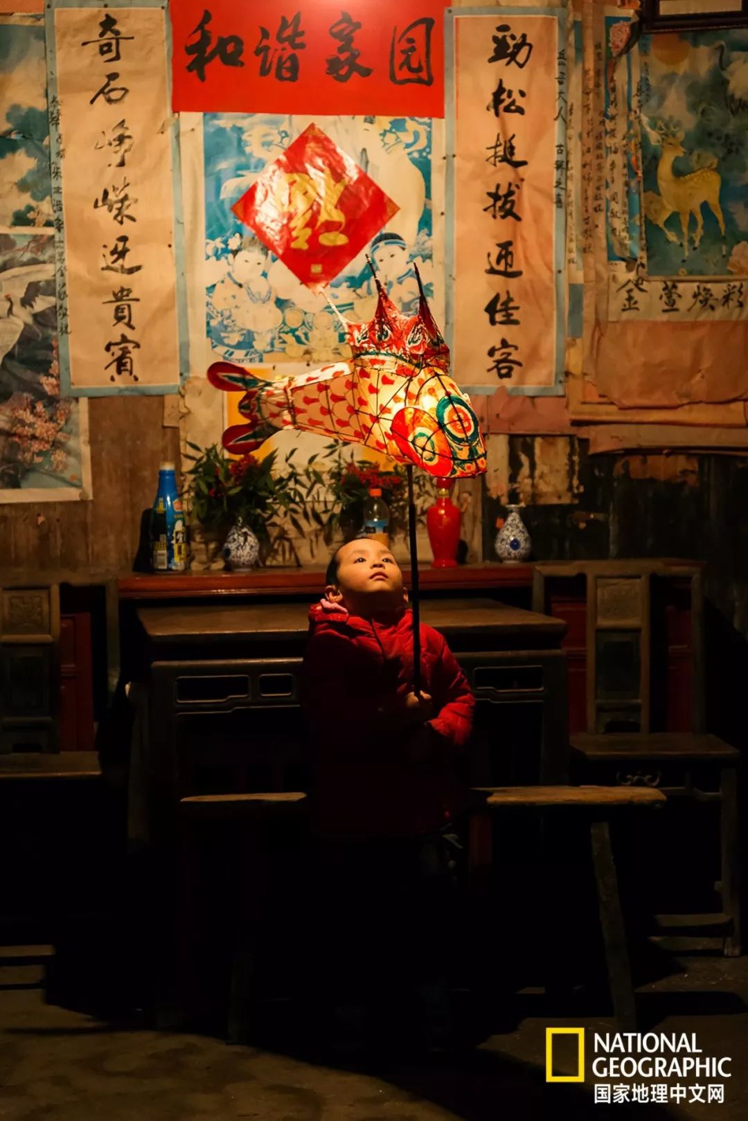 这盏燃了200年的徽州鱼灯，带你游回小时候