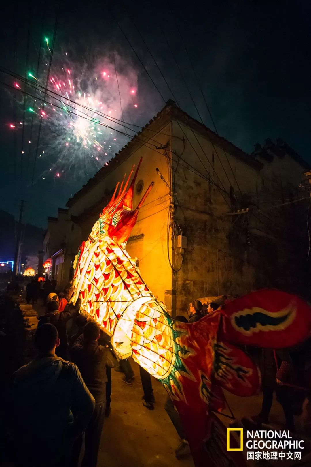 这盏燃了200年的徽州鱼灯，带你游回小时候