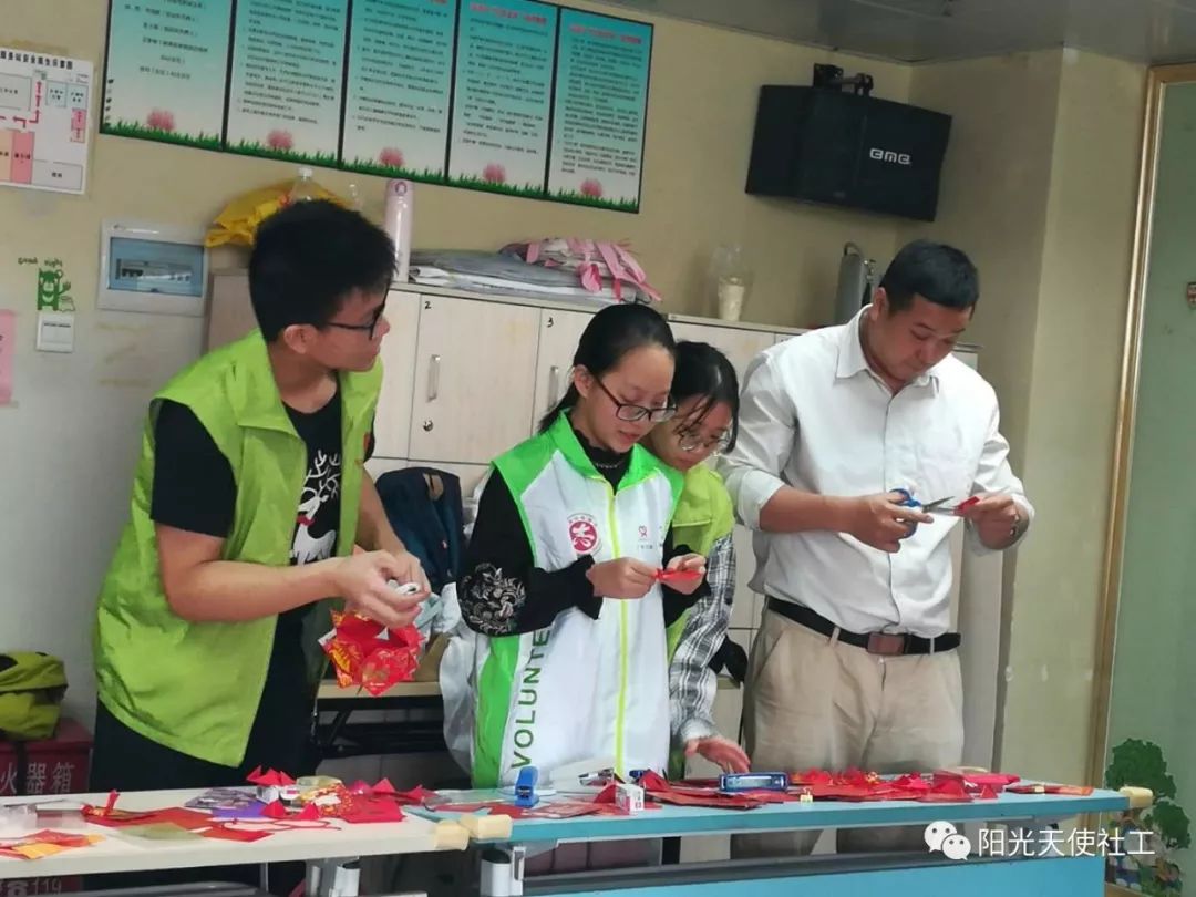 上海市洛浦区社工站,一社区一社工精彩亮相