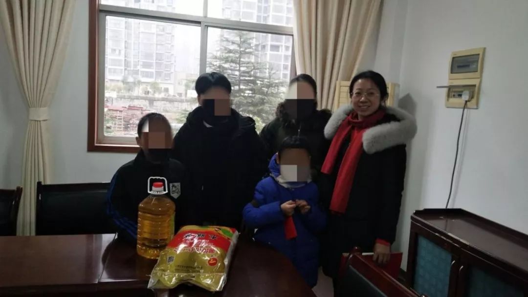 用爱心点亮人生之光,爱心唤醒冷漠的心灵