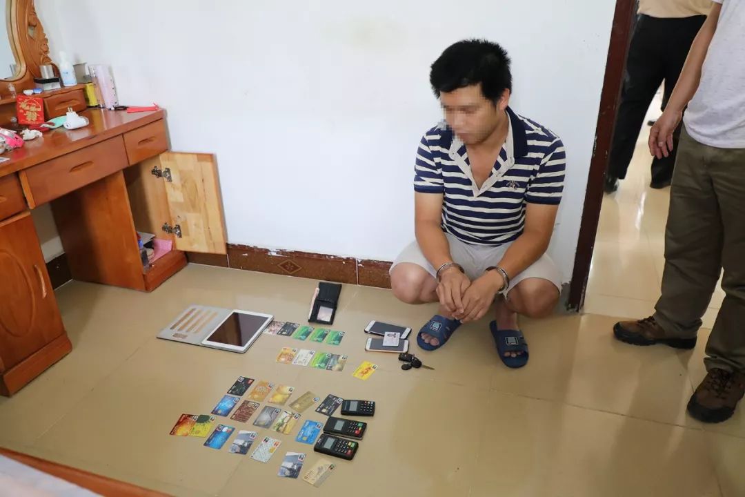 瀹堕噷搴婂簳涓嬫湁閲戝瓙,鍦ㄥ閲屽簥搴曚笅钘忎竴鐧句竾鐜伴噾