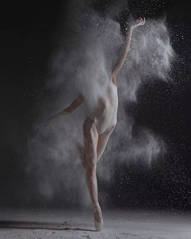 当摄影师遇上芭蕾舞者只看不拍,当摄影师遇到欣赏自己的模特