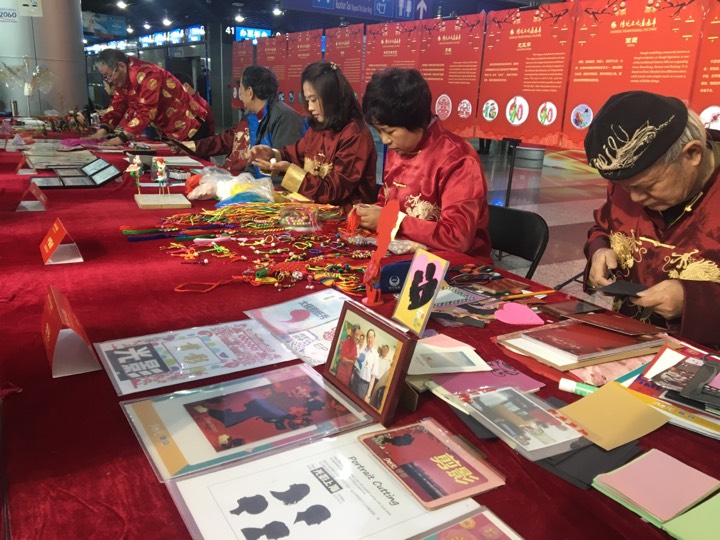 玛丽女王2号邮轮入境三亚,玛丽女王二号游轮抵达上海