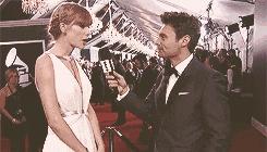 这几个小动作可纠正脖子前倾,脖子前倾危害视频