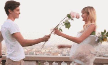 对不起，我没喷香水，那香味是我自带的