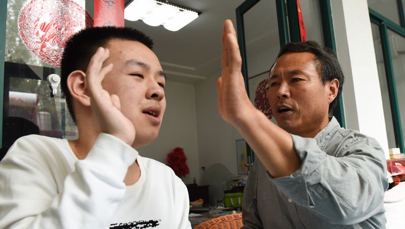 临沂乡村教师自学中医苦练医术为子续命