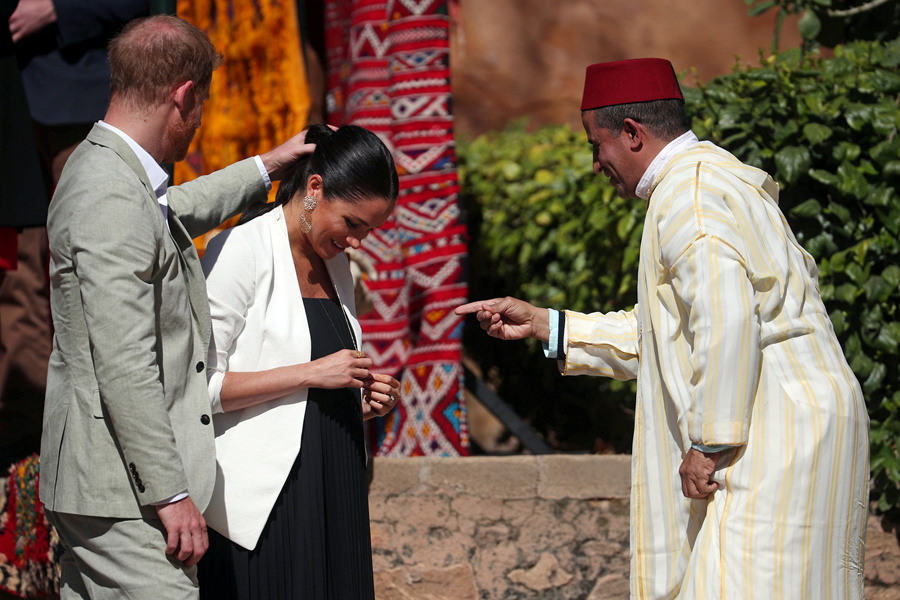 梅根哈里官宣照,梅根与哈里是真心相爱还是在演戏