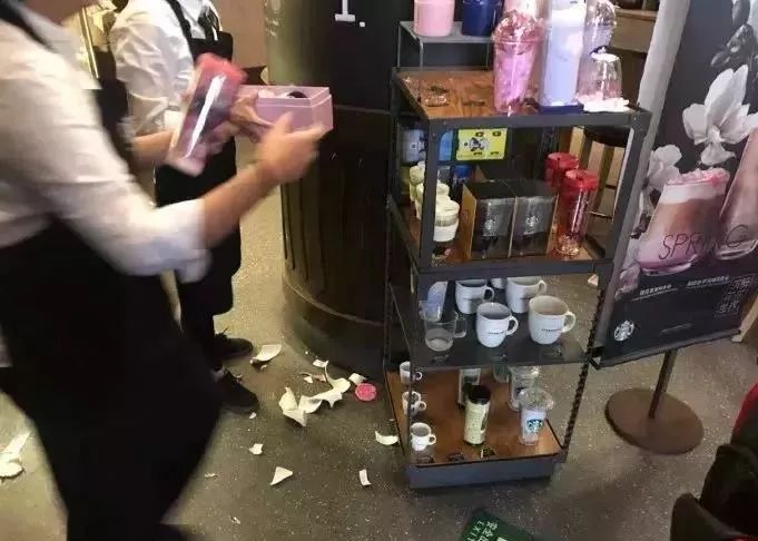 通宵排队，大打出手，10倍炒价……就为了个杯子？