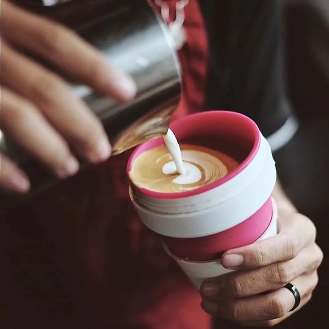 一秒折叠变身粉饼盒大小，火爆ins的随身杯，上哪都能喝干净水！