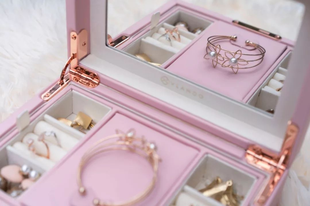 比起项链、耳环、戒指，女孩子更需要这个礼物|智黑智选