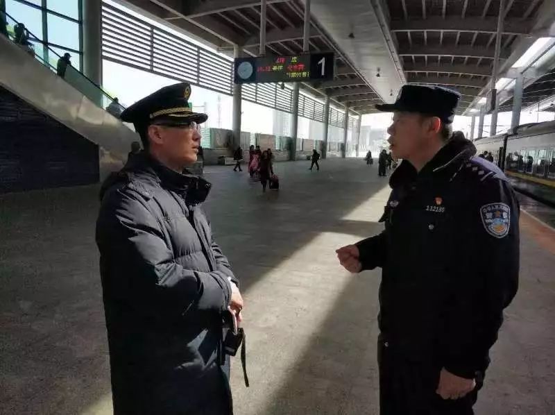 护航*会两**|乌鲁木齐乘警支队：“前路漫漫，我们从未停下脚步！”